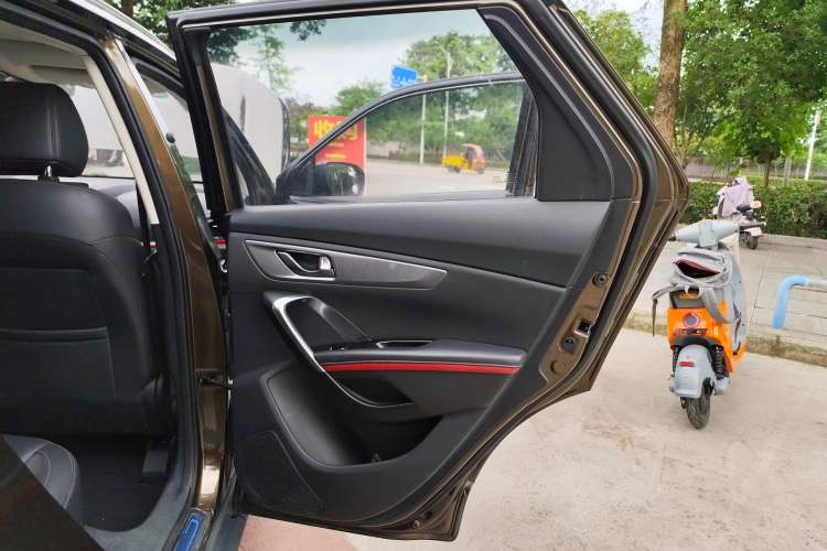 Used CHANGAN CS55 2018 1.5T Automatic Colorful Edition China V Standard Right Rear Door Interior