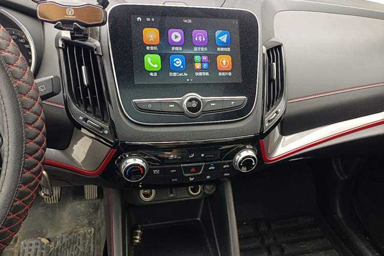 Used CHANGAN CS55 2018 1.5T Manual Colorful Model China V Standard Audio And AC Panel