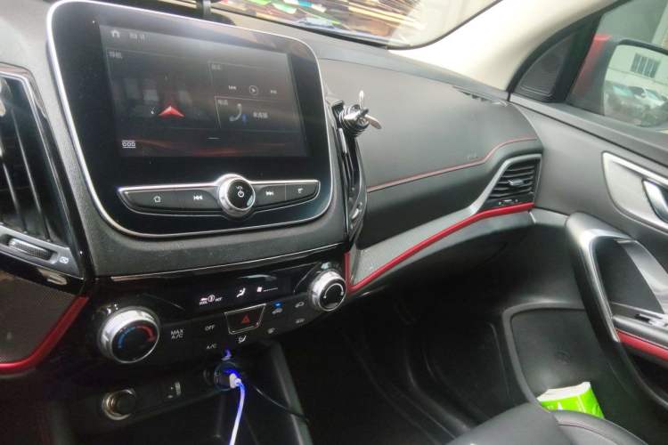 Used CHANGAN CS55 2018 1.5T Manual Colorful Model China V Standard Audio And AC Panel