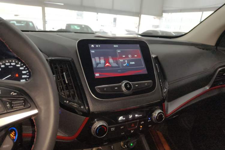 Used CHANGAN CS55 2018 1.5T Manual Colorful Model China V Standard Audio And AC Panel