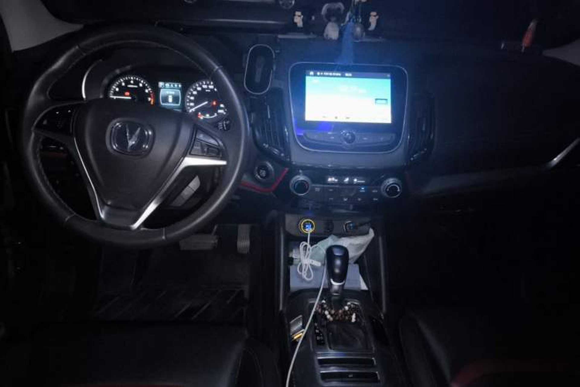 Used CHANGAN CS55 2018 1.5T Automatic Colorful Edition China V Standard Center Console