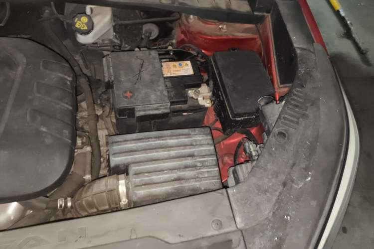 Used CHANGAN CS55 2018 1.5T Manual Colorful Model China V Standard Engine Bay Left