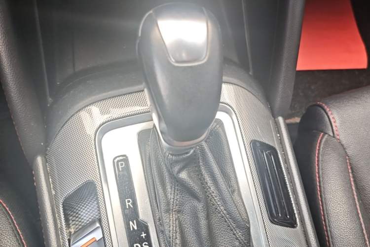 Used CHANGAN CS55 2018 1.5T Automatic Colorful Edition China V Standard Gear Lever