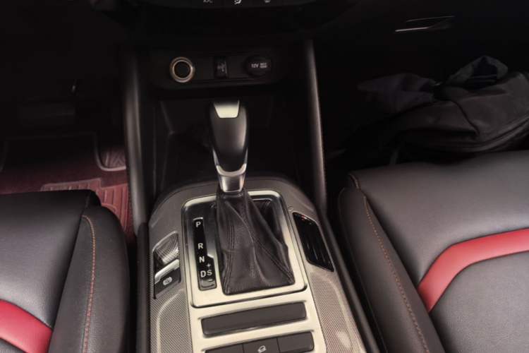 Used CHANGAN CS55 2018 1.5T Automatic Colorful Edition China V Standard Gear Lever