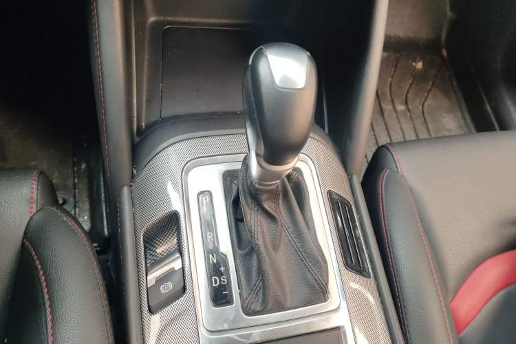 Used CHANGAN CS55 2018 1.5T Automatic Colorful Edition China V Standard Gear Lever