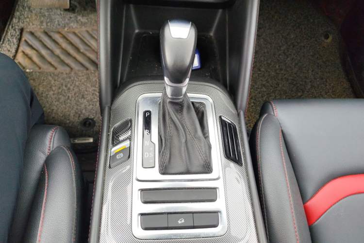 Used CHANGAN CS55 2018 1.5T Automatic Colorful Edition China V Standard Gear Lever
