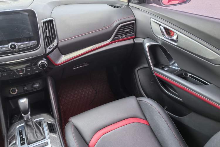 Used CHANGAN CS55 2018 1.5T Automatic Colorful Edition China V Standard Interior 4