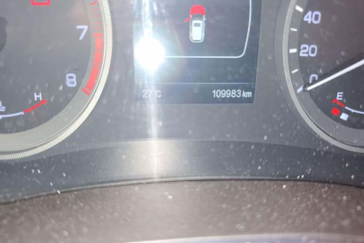 Used CHANGAN CS55 2018 1.5T Manual Colorful Model China V Standard Odometer Close Up