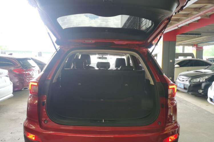 Used CHANGAN CS55 2018 1.5T Automatic Colorful Edition China V Standard Trunk