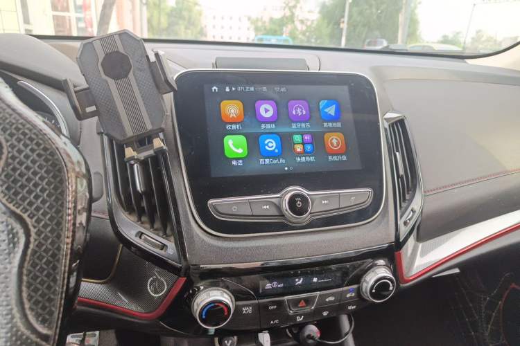 Used CHANGAN CS55 2018 1.5T Manual Colorful Model China V Standard Audio And AC Panel