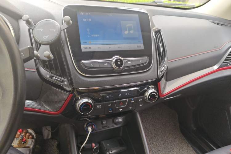 Used CHANGAN CS55 2018 1.5T Manual Colorful Model China V Standard Audio And AC Panel