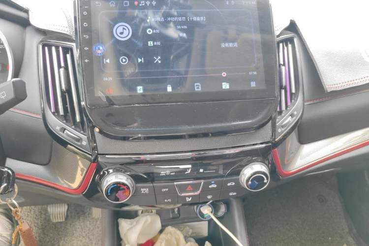 Used CHANGAN CS55 2018 1.5T Manual Colorful Model China V Standard Audio And AC Panel