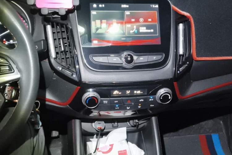 Used CHANGAN CS55 2018 1.5T Manual Colorful Model China V Standard Audio And AC Panel