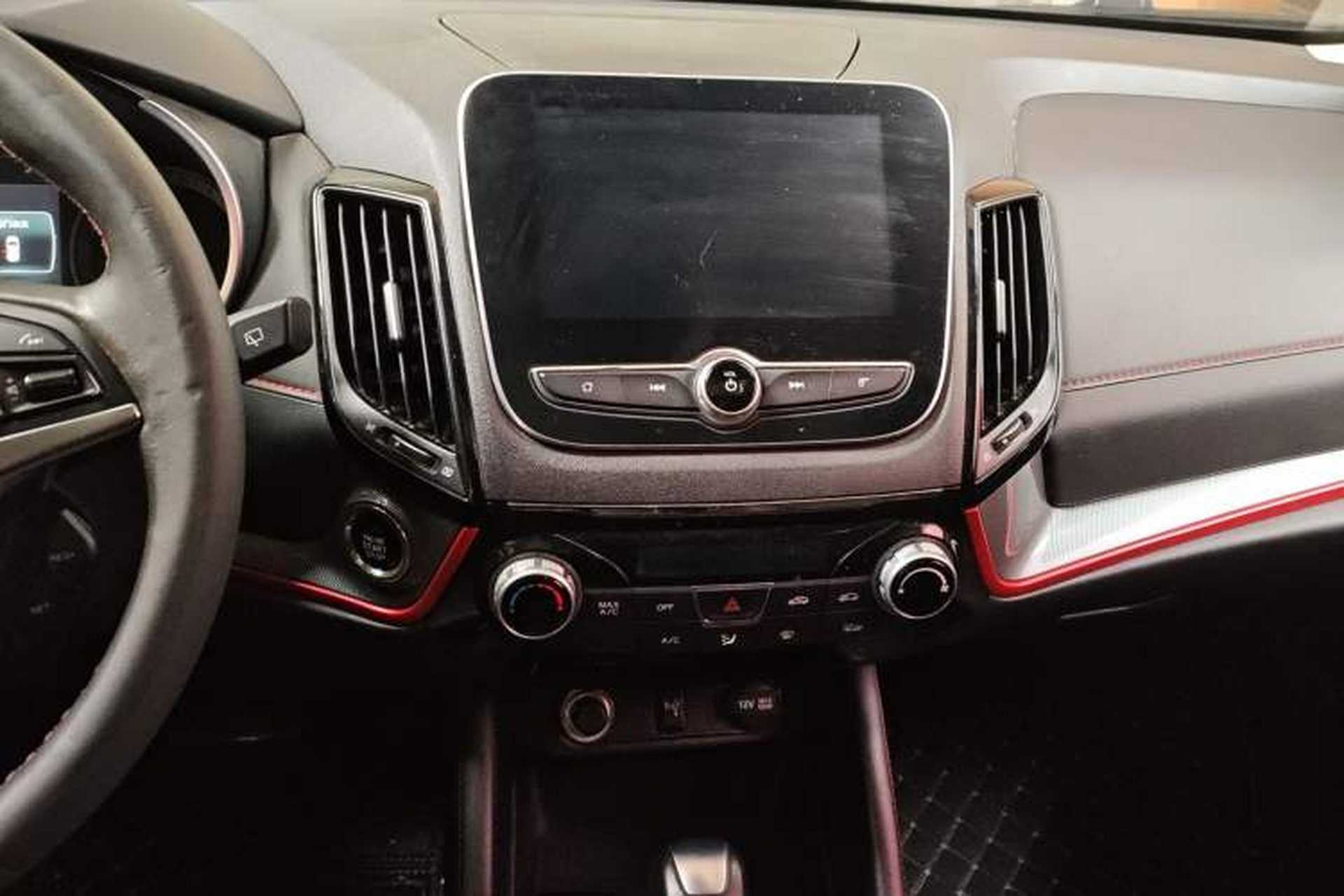 Used CHANGAN CS55 2018 1.5T Automatic Colorful Edition China V Standard Audio And AC Panel