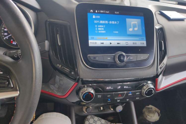 Used CHANGAN CS55 2018 1.5T Manual Colorful Model China V Standard Audio And AC Panel