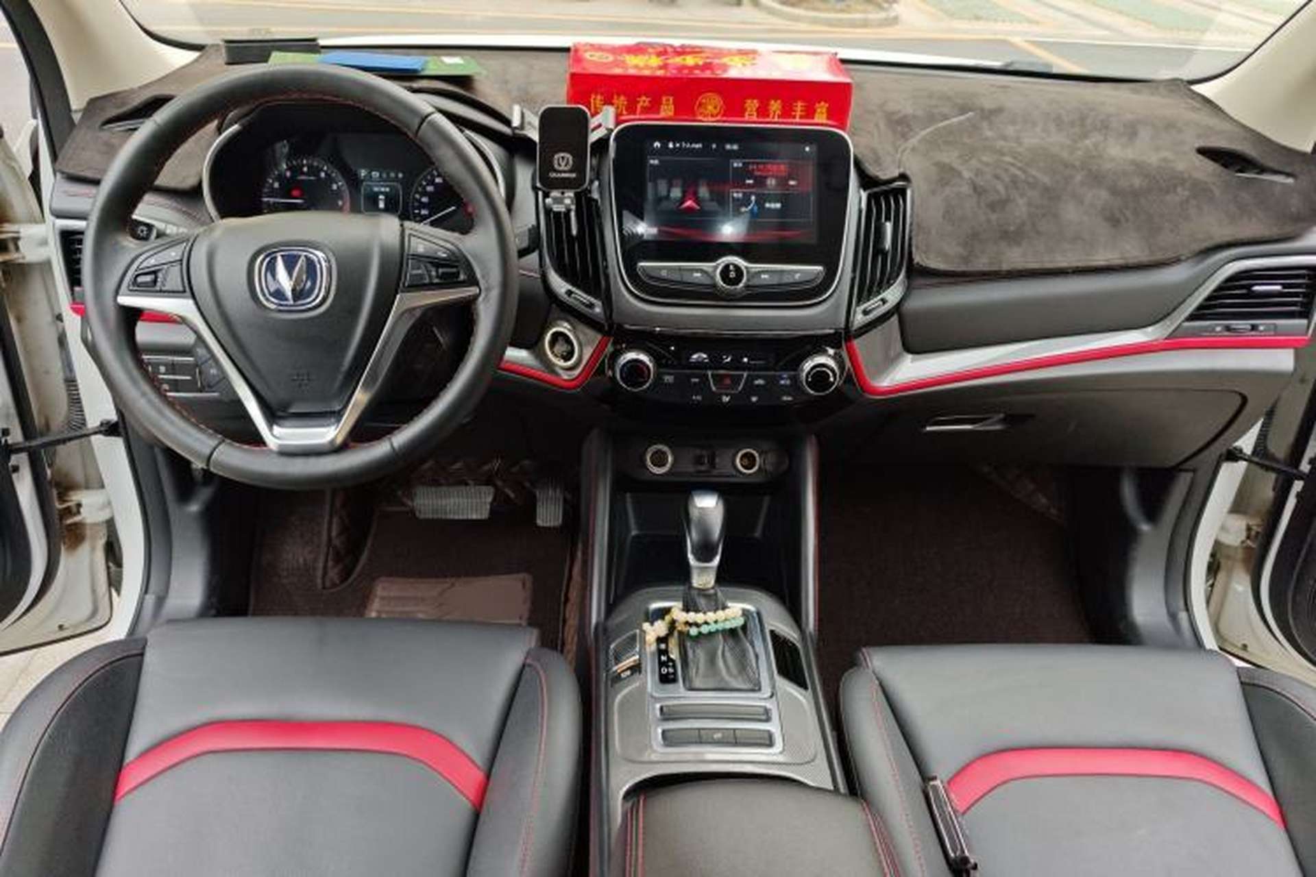 Used CHANGAN CS55 2018 1.5T Automatic Colorful Edition China V Standard Center Console