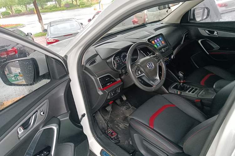 Used CHANGAN CS55 2018 1.5T Manual Colorful Model China V Standard Driver Seat
