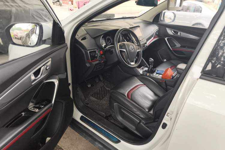 Used CHANGAN CS55 2018 1.5T Manual Colorful Model China V Standard Driver Seat