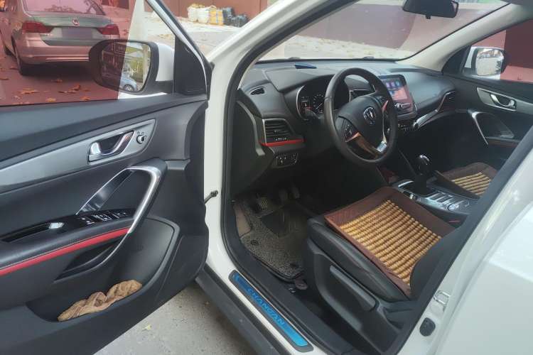 Used CHANGAN CS55 2018 1.5T Manual Colorful Model China V Standard Driver Seat