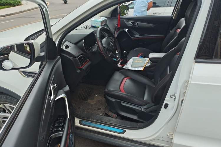 Used CHANGAN CS55 2018 1.5T Manual Colorful Model China V Standard Driver Seat