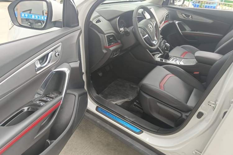 Used CHANGAN CS55 2018 1.5T Manual Colorful Model China V Standard Driver Seat