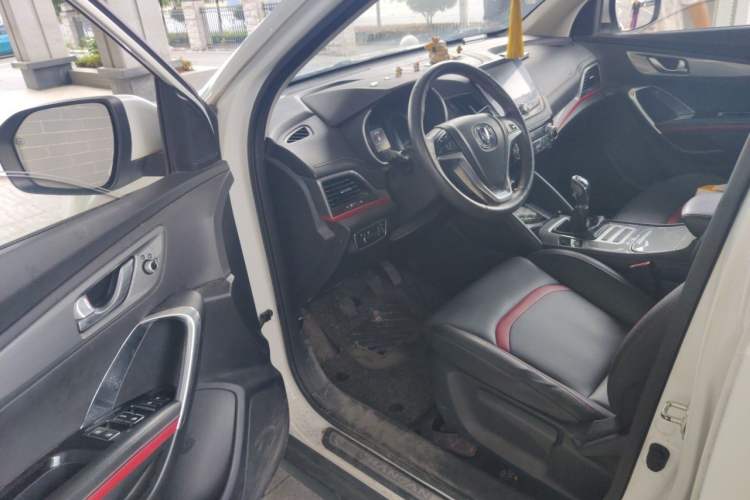 Used CHANGAN CS55 2018 1.5T Manual Colorful Model China V Standard Driver Seat