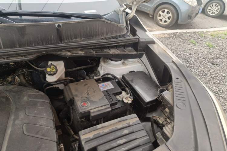 Used CHANGAN CS55 2018 1.5T Manual Colorful Model China V Standard Engine Bay Left