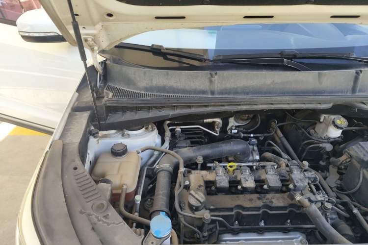 Used CHANGAN CS55 2018 1.5T Manual Colorful Model China V Standard Engine Bay Right