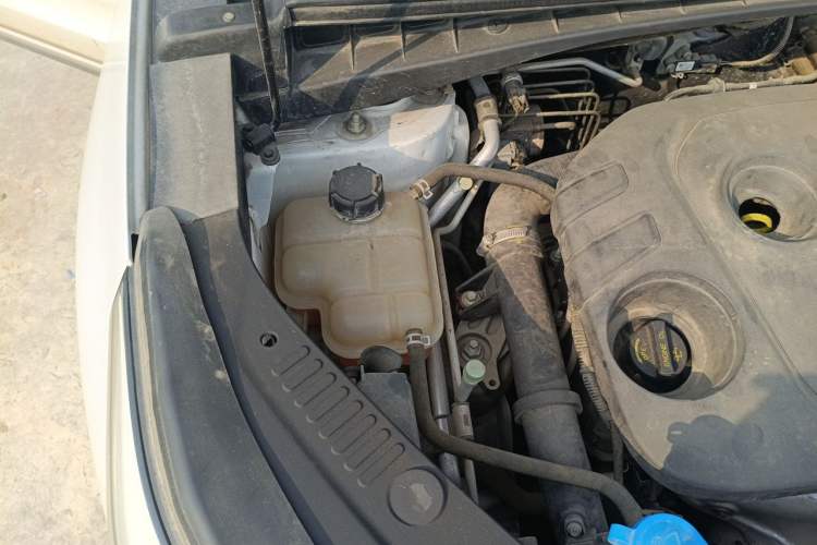 Used CHANGAN CS55 2018 1.5T Automatic Colorful Edition China V Standard Engine Bay Right
