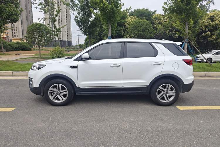Used CHANGAN CS55 2018 1.5T Manual Colorful Model China V Standard Exterior 3