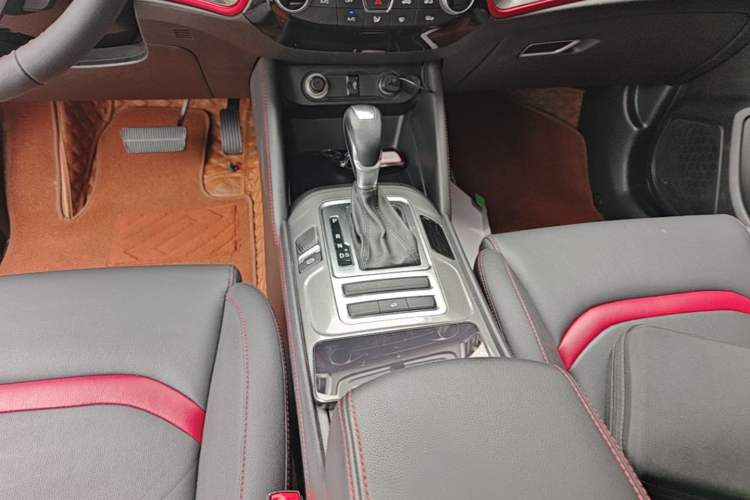 Used CHANGAN CS55 2018 1.5T Automatic Colorful Edition China V Standard Gear Lever
