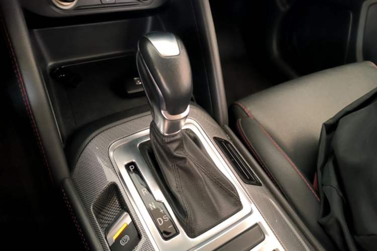 Used CHANGAN CS55 2018 1.5T Automatic Colorful Edition China V Standard Gear Lever