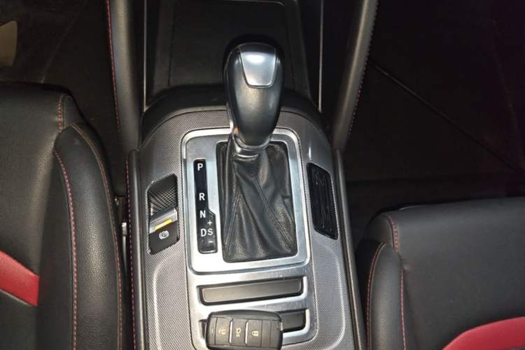 Used CHANGAN CS55 2018 1.5T Automatic Colorful Edition China V Standard Gear Lever