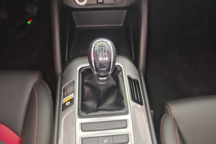 Used CHANGAN CS55 2018 1.5T Manual Colorful Model China V Standard Gear Lever