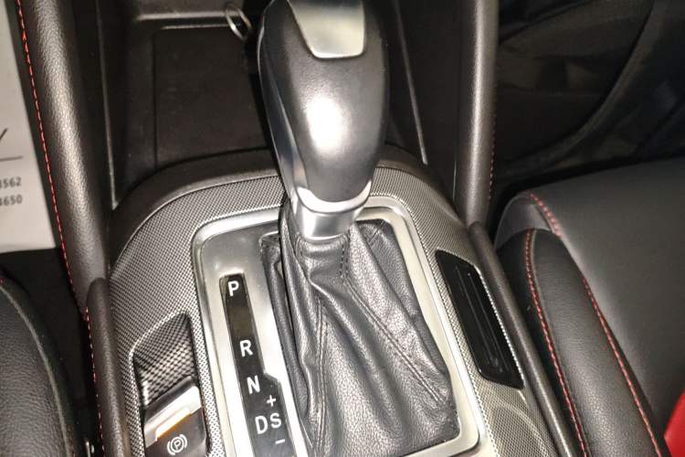 Used CHANGAN CS55 2018 1.5T Automatic Colorful Edition China V Standard Gear Lever
