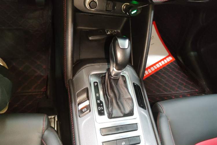Used CHANGAN CS55 2018 1.5T Automatic Colorful Edition China V Standard Gear Lever