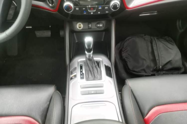 Used CHANGAN CS55 2018 1.5T Automatic Colorful Edition China V Standard Gear Lever