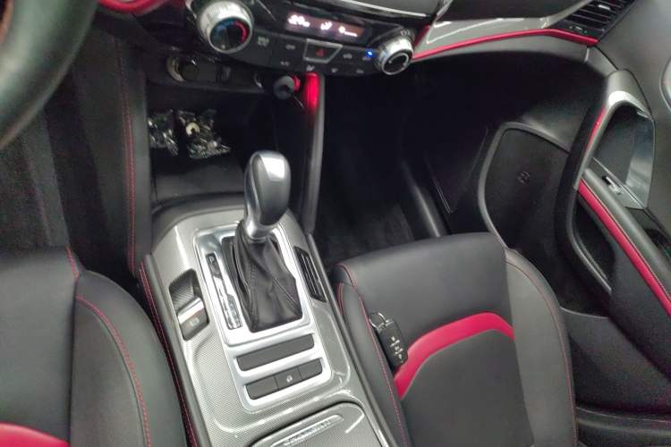 Used CHANGAN CS55 2018 1.5T Automatic Colorful Edition China V Standard Gear Lever