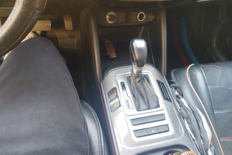 Used CHANGAN CS55 2018 1.5T Automatic Colorful Edition China V Standard Gear Lever