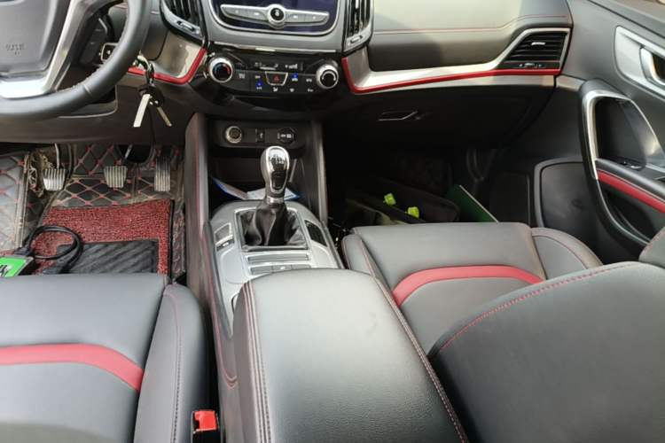 Used CHANGAN CS55 2018 1.5T Manual Colorful Model China V Standard Gear Lever