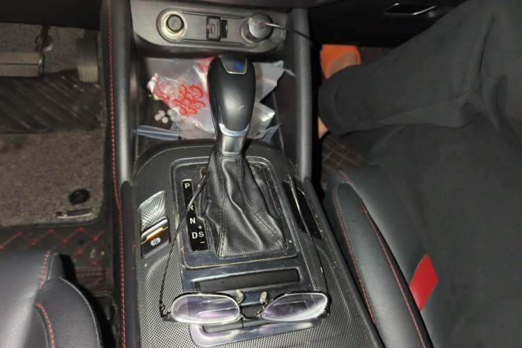 Used CHANGAN CS55 2018 1.5T Automatic Colorful Edition China V Standard Gear Lever