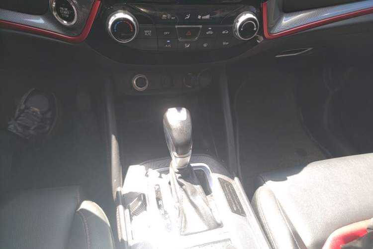 Used CHANGAN CS55 2018 1.5T Automatic Colorful Edition China V Standard Gear Lever