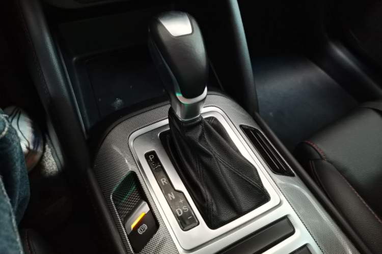 Used CHANGAN CS55 2018 1.5T Automatic Colorful Edition China V Standard Gear Lever