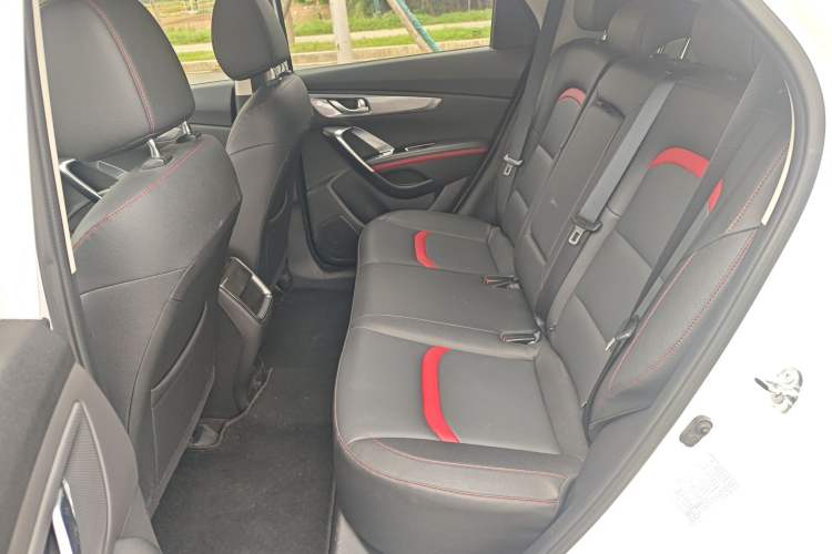 Used CHANGAN CS55 2018 1.5T Manual Colorful Model China V Standard Interior 2