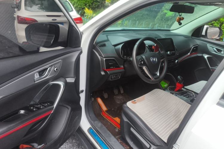 Used CHANGAN CS55 2018 1.5T Manual Colorful Model China V Standard Interior 3