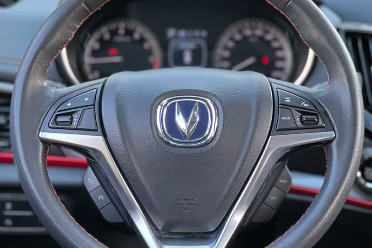 Used CHANGAN CS55 2018 1.5T Automatic Colorful Edition China V Standard Interior 3