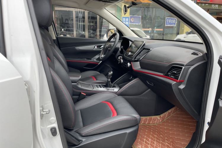 Used CHANGAN CS55 2018 1.5T Manual Colorful Model China V Standard Interior 3