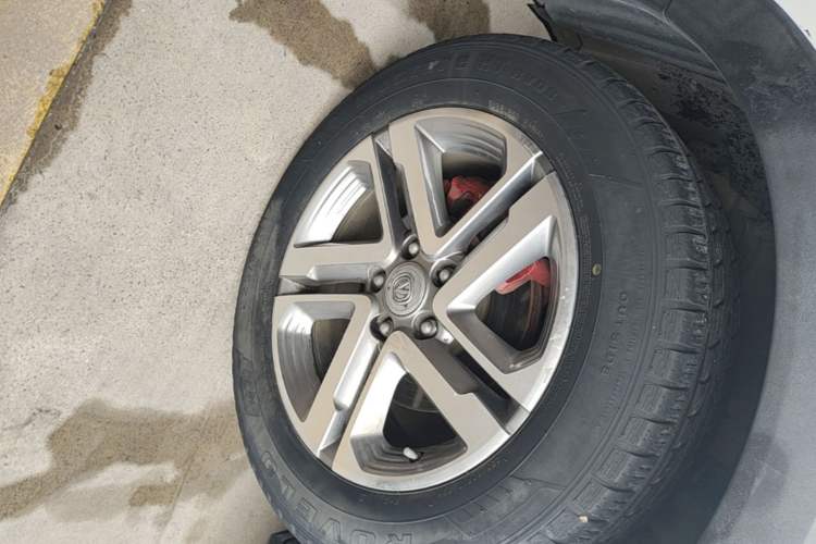 Used CHANGAN CS55 2018 1.5T Automatic Colorful Edition China V Standard Left Front Wheel Hub