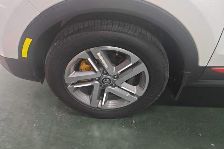 Used CHANGAN CS55 2018 1.5T Automatic Colorful Edition China V Standard Left Front Wheel Hub