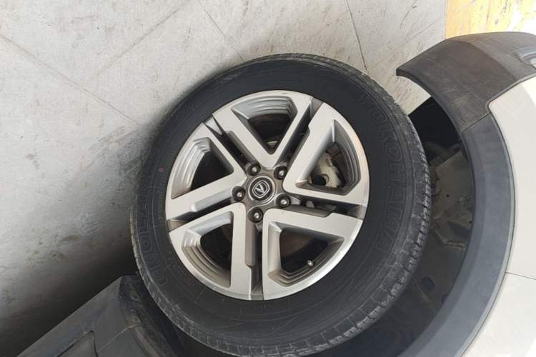 Used CHANGAN CS55 2018 1.5T Automatic Colorful Edition China V Standard Left Front Wheel Hub